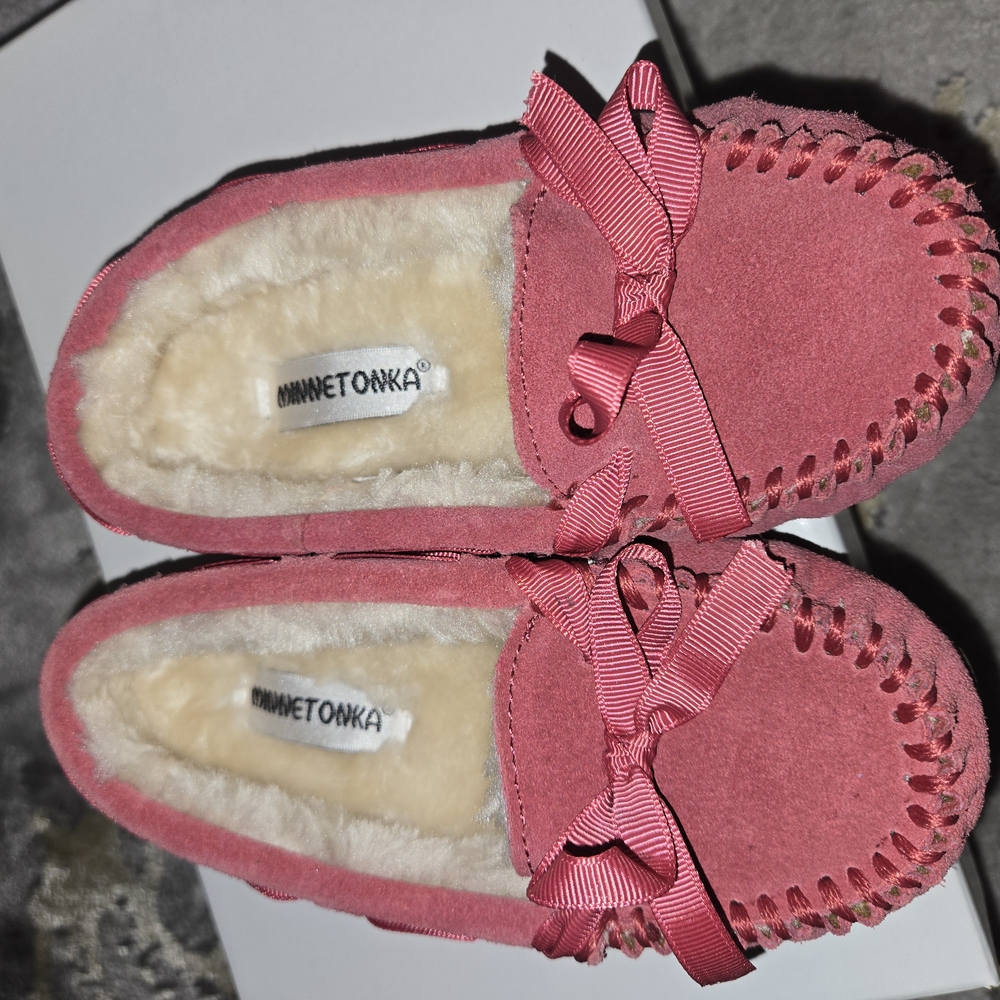 Minnetonka Pink Moccasin Slippers with Plush Lining